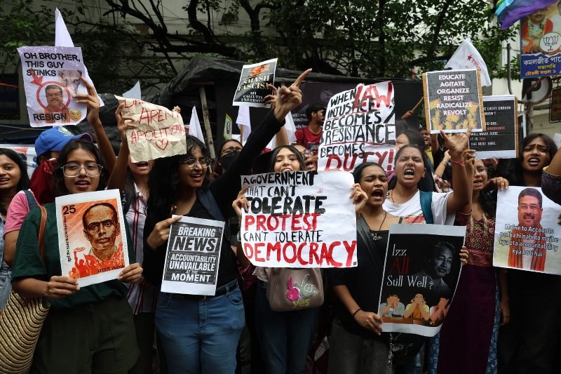 In Images: Calcutta University students protest against Delhi crackdown