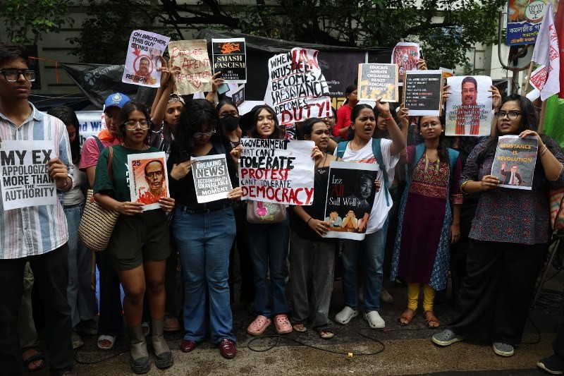 In Images: Calcutta University students protest against Delhi crackdown