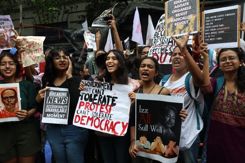 In Images: Calcutta University students protest against Delhi crackdown