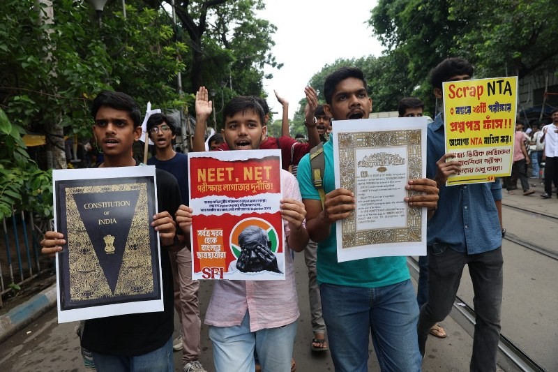 In Images: Calcutta University students protest against Delhi crackdown