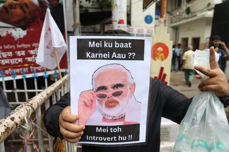In Images: Calcutta University students protest against Delhi crackdown