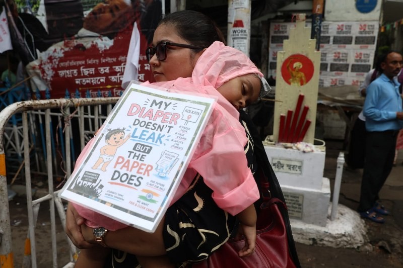 In Images: Calcutta University students protest against Delhi crackdown