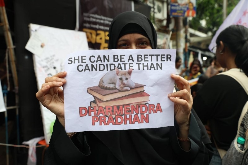 In Images: Calcutta University students protest against Delhi crackdown