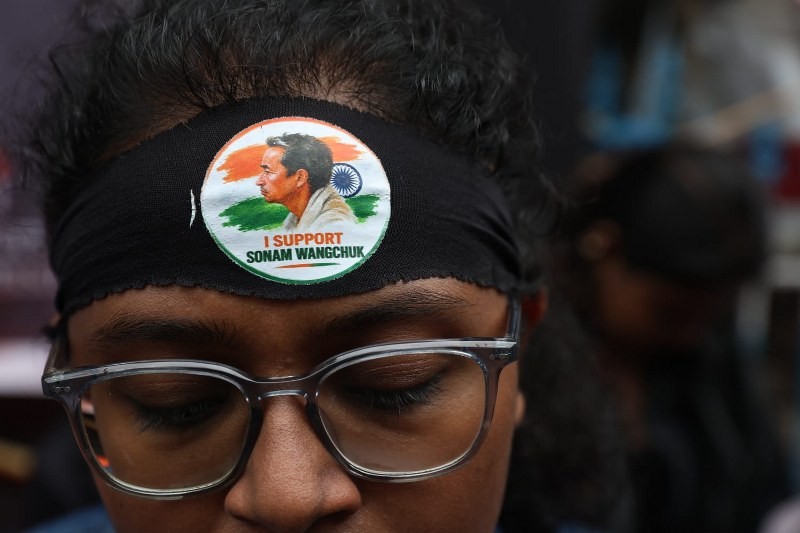 In Images: Calcutta University students protest against Delhi crackdown