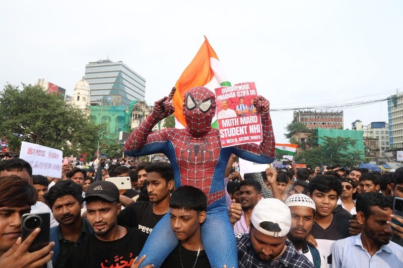 In Images: CJP, SFI supporters rally in Kolkata, demand Pradhan's resignation