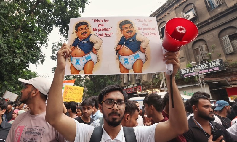 In Images: CJP, SFI hold Kolkata protest seeking Dharmendra Pradhan's resignation in NEET row