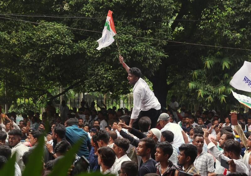 In images: Mamata Banerjee ties rakhi on wrists of 'bulldozer-affected' hawkers
