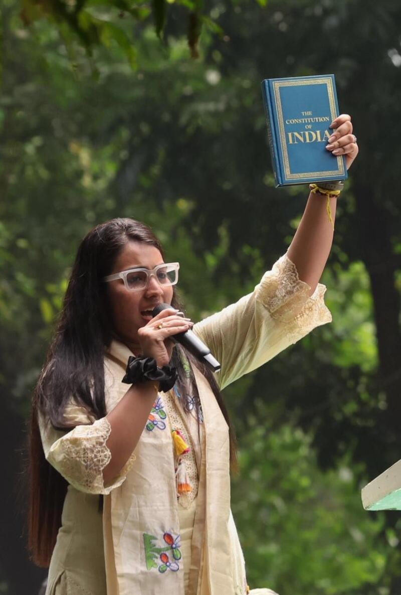 In images: Mamata Banerjee ties rakhi on wrists of 'bulldozer-affected' hawkers