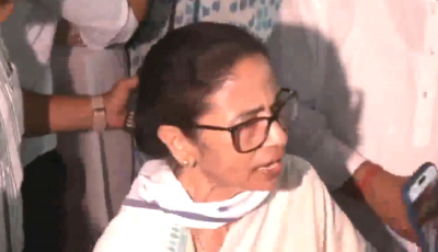 ECI ‘harassing’ TMC, dancing to BJP’s tune: Mamata Banerjee in Bhabanipur