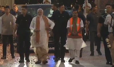 In dhoti-kurta, PM Modi greets jubilant BJP workers after Bengal win
