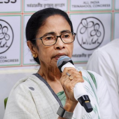 Mamata Banerjee refuses to 'resign', calls EC 'villain'