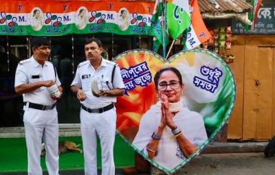 Photo of the Day: Narendra Modi’s jhalmuri moment meets the poll aftermath outside Mamata Banerjee’s residence