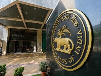 RBI holds repo rate at 5.25% as experts highlight inflation risks, foreign capital measures, growth concerns