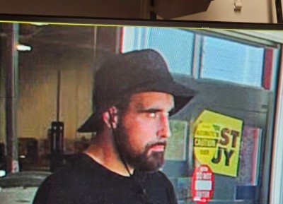 Taylor Swift’s boyfriend Travis Kelce lookalike wanted by police? Viral post sparks internet frenzy
