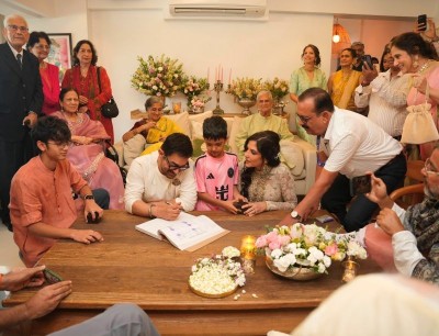 Aamir Khan marries Gauri: First wedding picture goes viral   