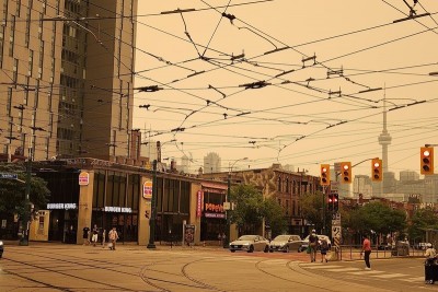 Canada: Toronto chokes under wildfire smoke as officials issue air quality warning