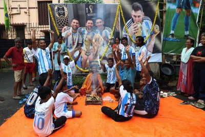 In Images: Argentina fans perform Yagya in Kolkata ahead of FIFA World Cup final