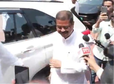 Hero's welcome for Dharmendra Pradhan in Parliament after resignation over NEET row