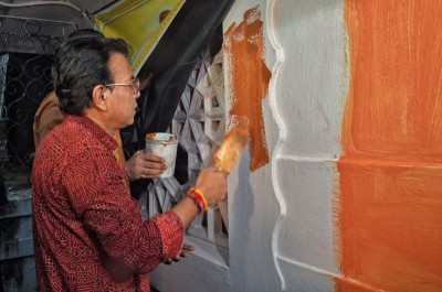 Saffron, white and saffron: Kolkata's Academy of Fine Arts becomes ground zero for BJP-Left paint war